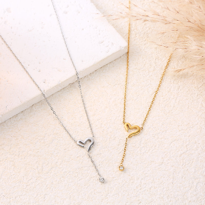 Collier Cœur Ajouré & Strass Suspendu – 5th Élément